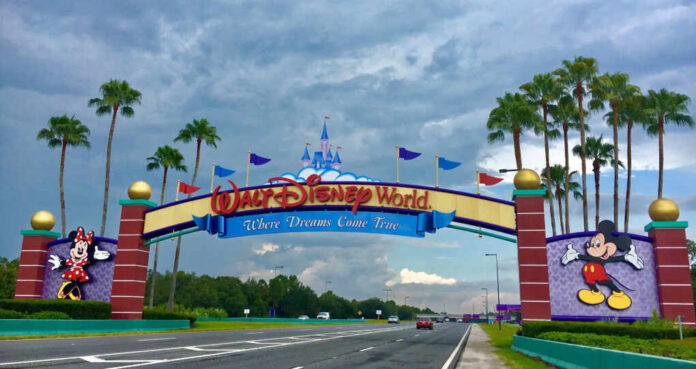 Orlando,,Florida,,Usa,-,July,29,,2016:,Entrance,Of,Walt