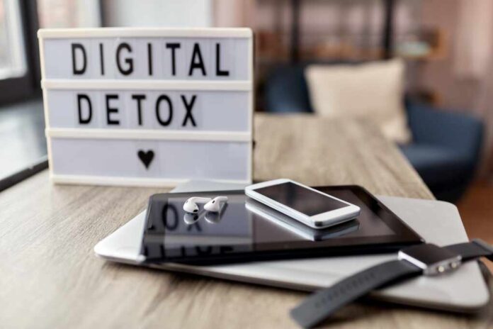 Technology,Concept,-,Digital,Detox,Words,On,Light,Box,And