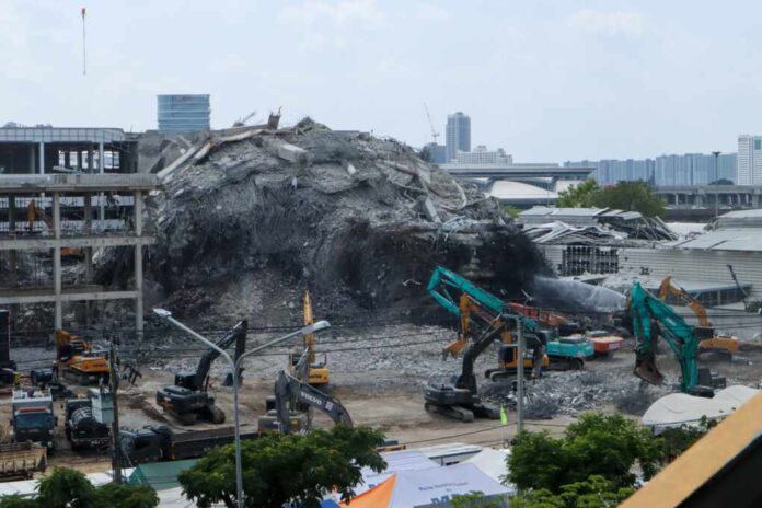 Bangkok,,Thailand,-,April,5,2025,:,Debris,From,A