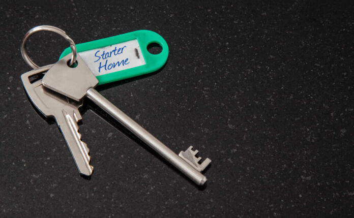 Silver,Keys,For,New,Home