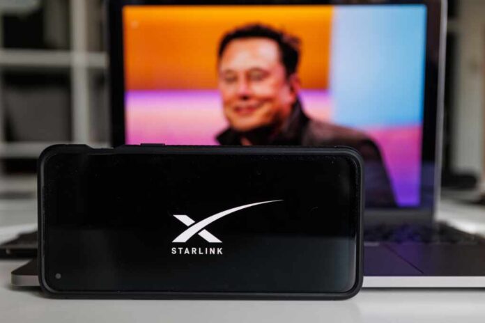 Kaunas,,Lithuania,-,14,October,2022:,Starlink,Logo,On,Screen