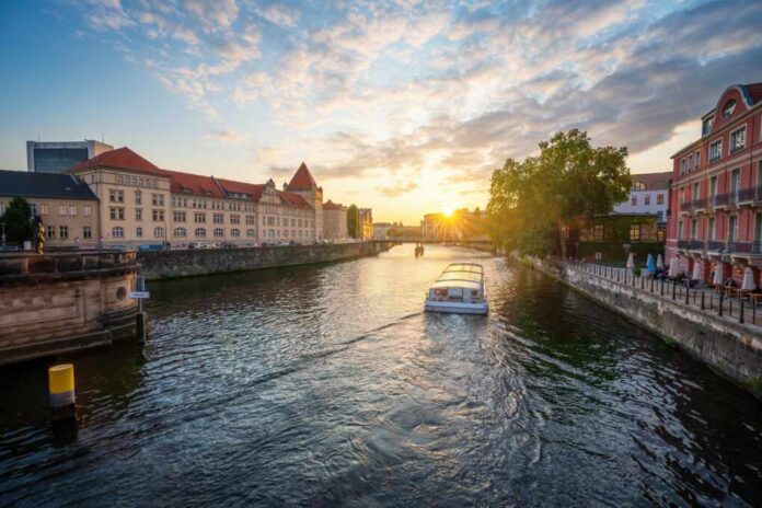 Beautiful,Sunset,At,Spree,River,With,Boat,-,Berlin,,Germany