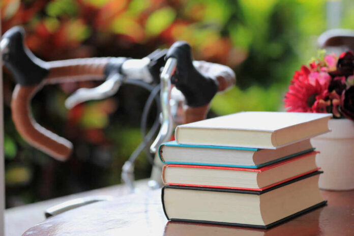 Close-up,Of,Books,Stacked,On,A,Garden,Table,Flower,Pot