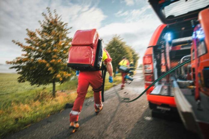 Paramedic,And,Doctor,Of,Emergency,Medical,Medical,Service,In,Blurred