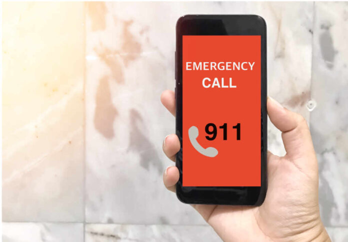 Safety,And,Emergency,Concept:,Hand,Holding,Smartphone,With,911,Sign