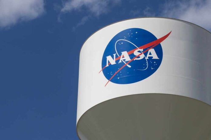 Houston,,Tx,,Usa,-,Apr,14,,2025:,Nasa,Logo,Is NASA logo on a water tower against a blue sky
