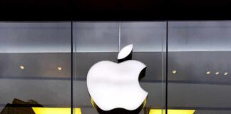 Apple logo on glass storefront
