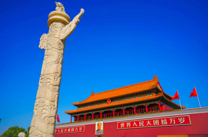 shutterstock_2536357007 Stone pillar in front of Tiananmen Gate with a blue sky backdrop