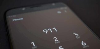 smartphone dialer showing 911