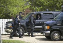 Driver Triggers Panic Outside White House Alex Blumberg in SUV as armed security officers walk by